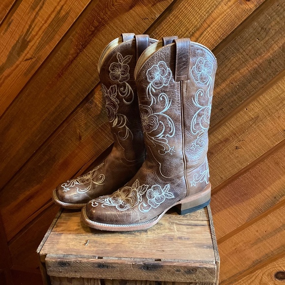 Shyanne Leather floral embroidered square toe cowboy boots - Picture 1 of 6